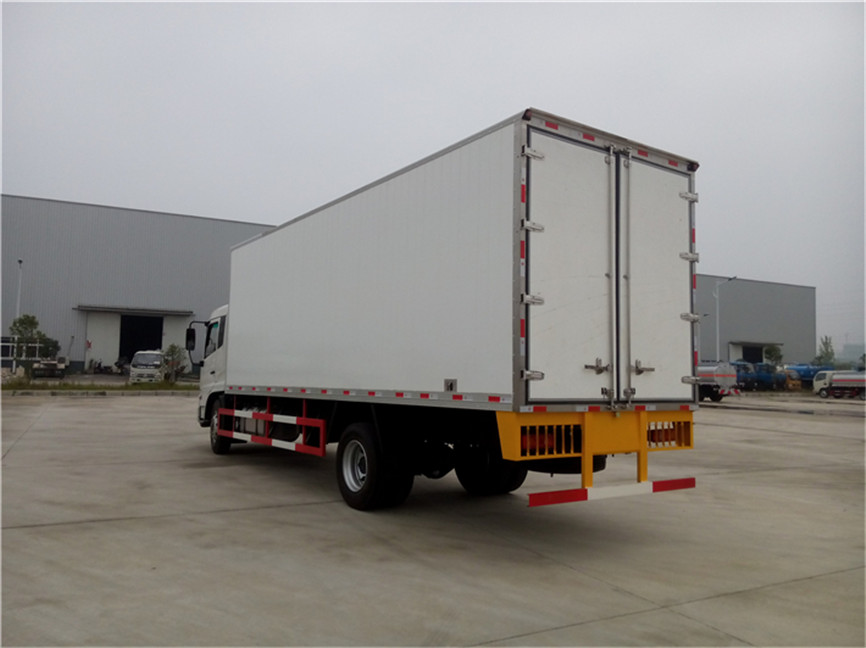 東風(fēng)天錦 7.6米冷藏車(chē)