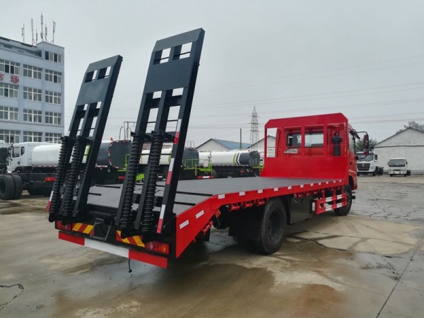 東風(fēng)天錦平板拖車(chē)