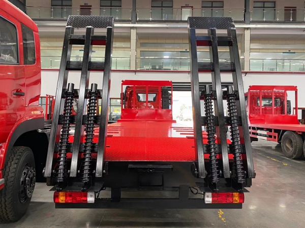 解放J6前四后四挖機(jī)平板拖車