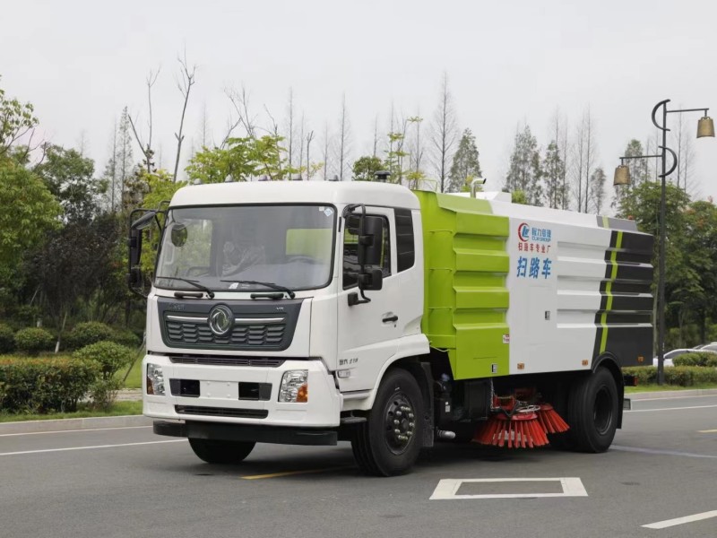 東風(fēng)天錦掃路車(chē)（4方水罐8方塵罐）