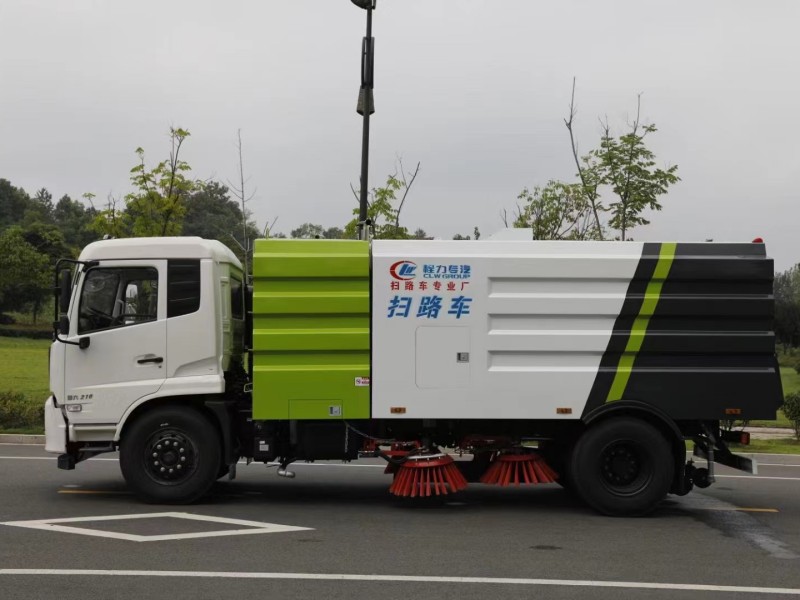 東風(fēng)天錦掃路車(chē)（4方水罐8方塵罐）