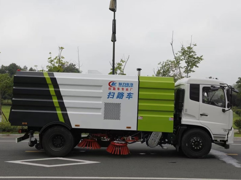 東風(fēng)天錦掃路車(chē)（4方水罐8方塵罐）