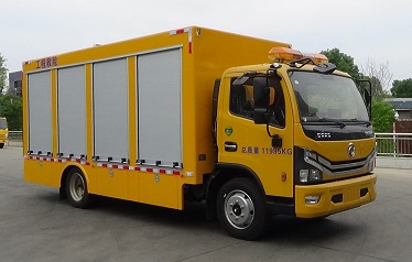 多利卡2000-3000方救險(xiǎn)車(chē)