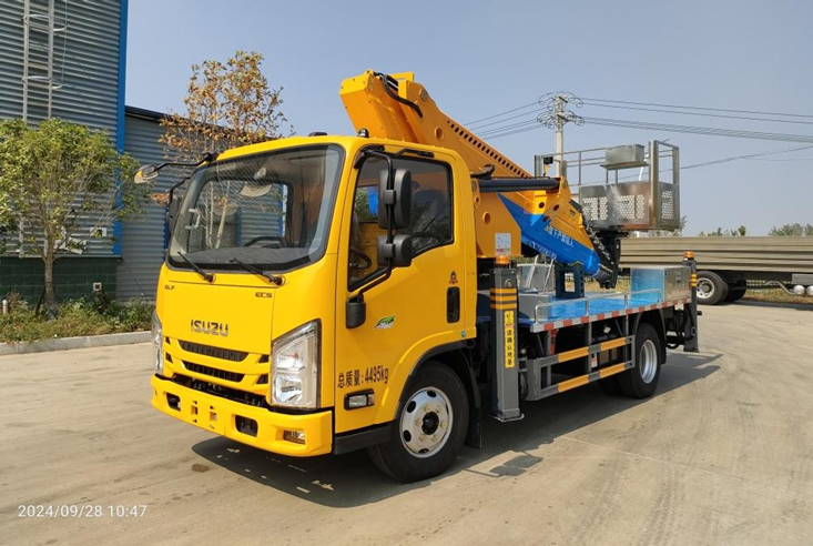 28米五十鈴藍(lán)牌直臂高空作業(yè)車(chē)