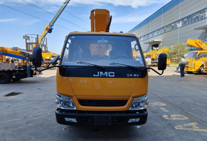 江鈴順達(dá)28米藍(lán)牌直臂高空作業(yè)車(chē)
